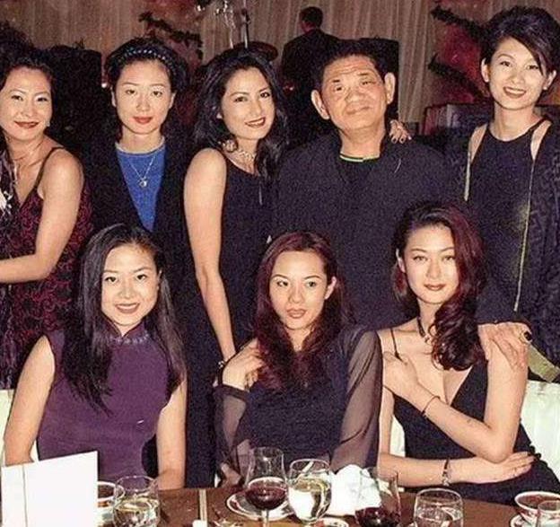 中國香港女明星，自信之光，展現(xiàn)變化之力