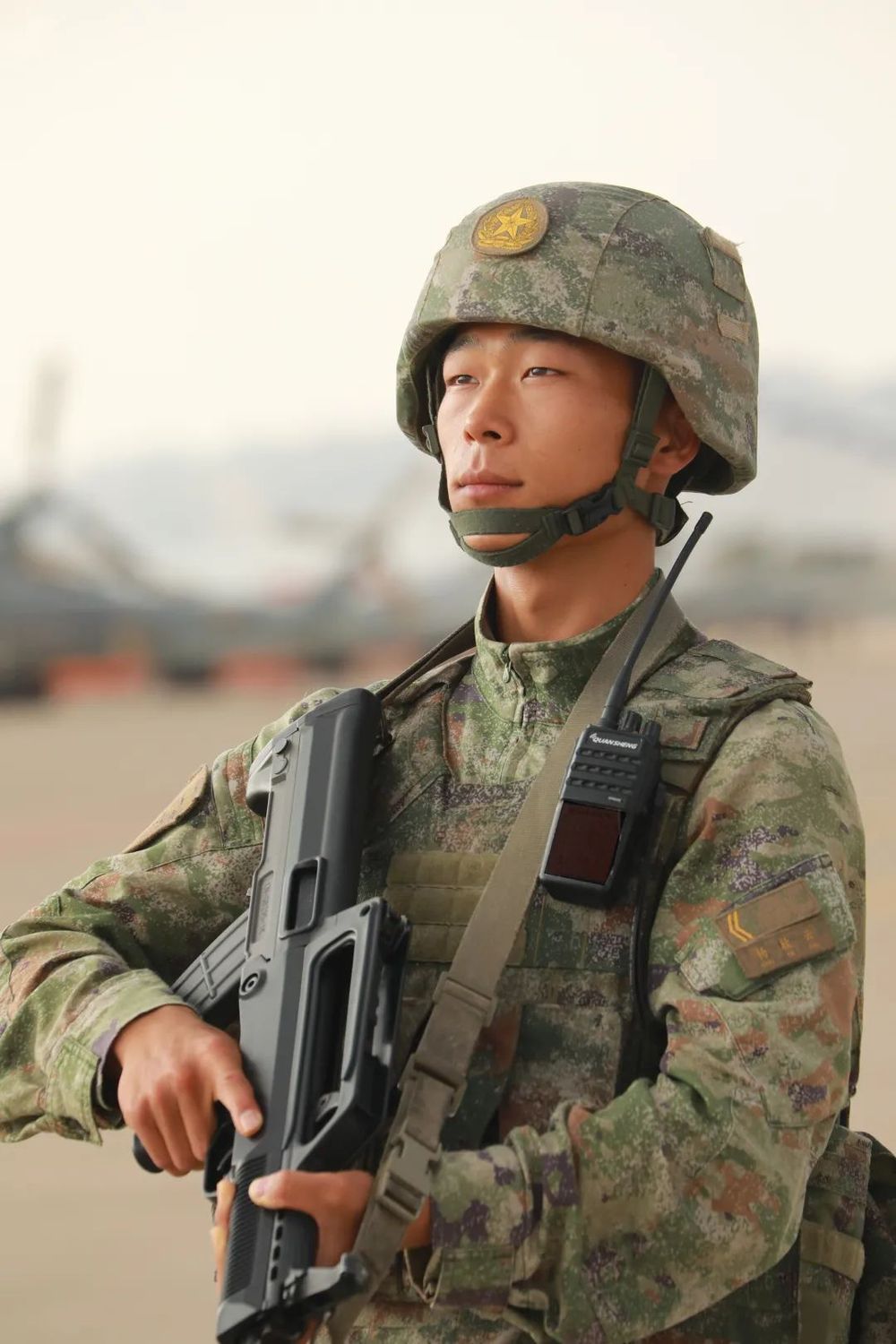 『最新軍裝揭秘，潮流與威嚴(yán)并存』